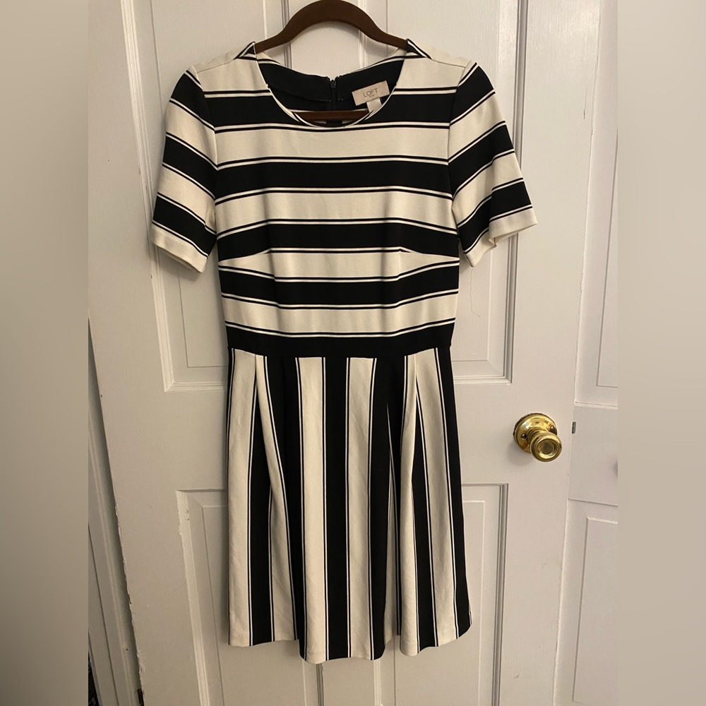 Loft factory black and white dress. Size 4 medium.
